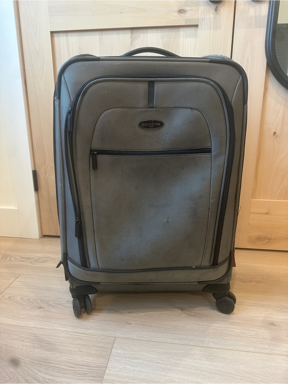 Samsonite Gray Softside Spinner Checked-Bag